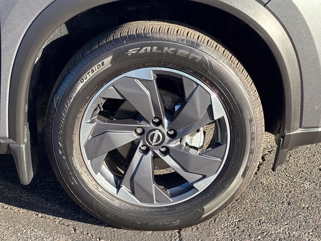 Certified 2026 Nissan Rogue SV FWD image 31