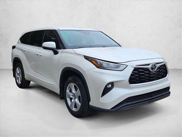 Used 2020 Toyota Highlander LE image 3