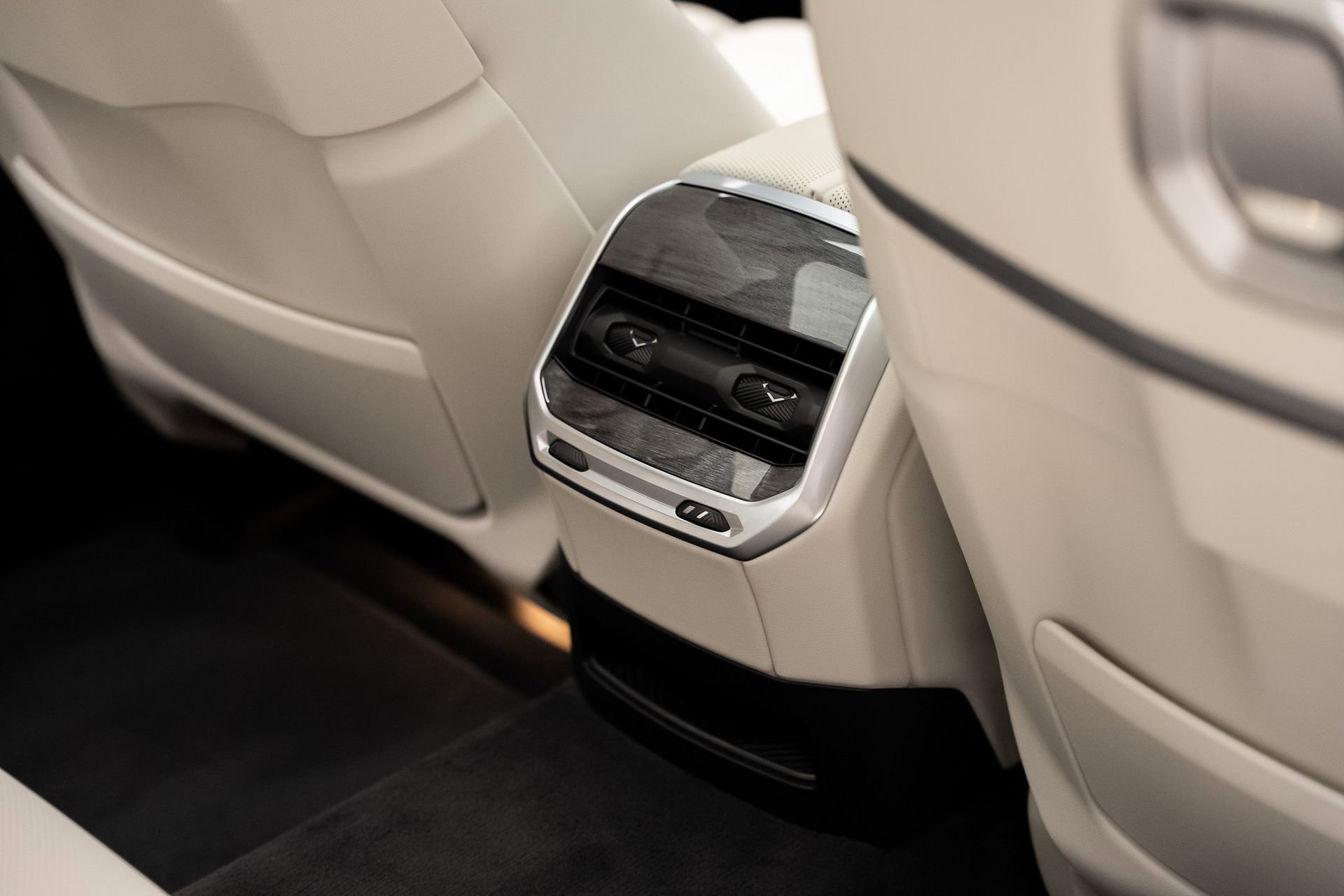 Used 2024 BMW i7 xDrive60 image 70