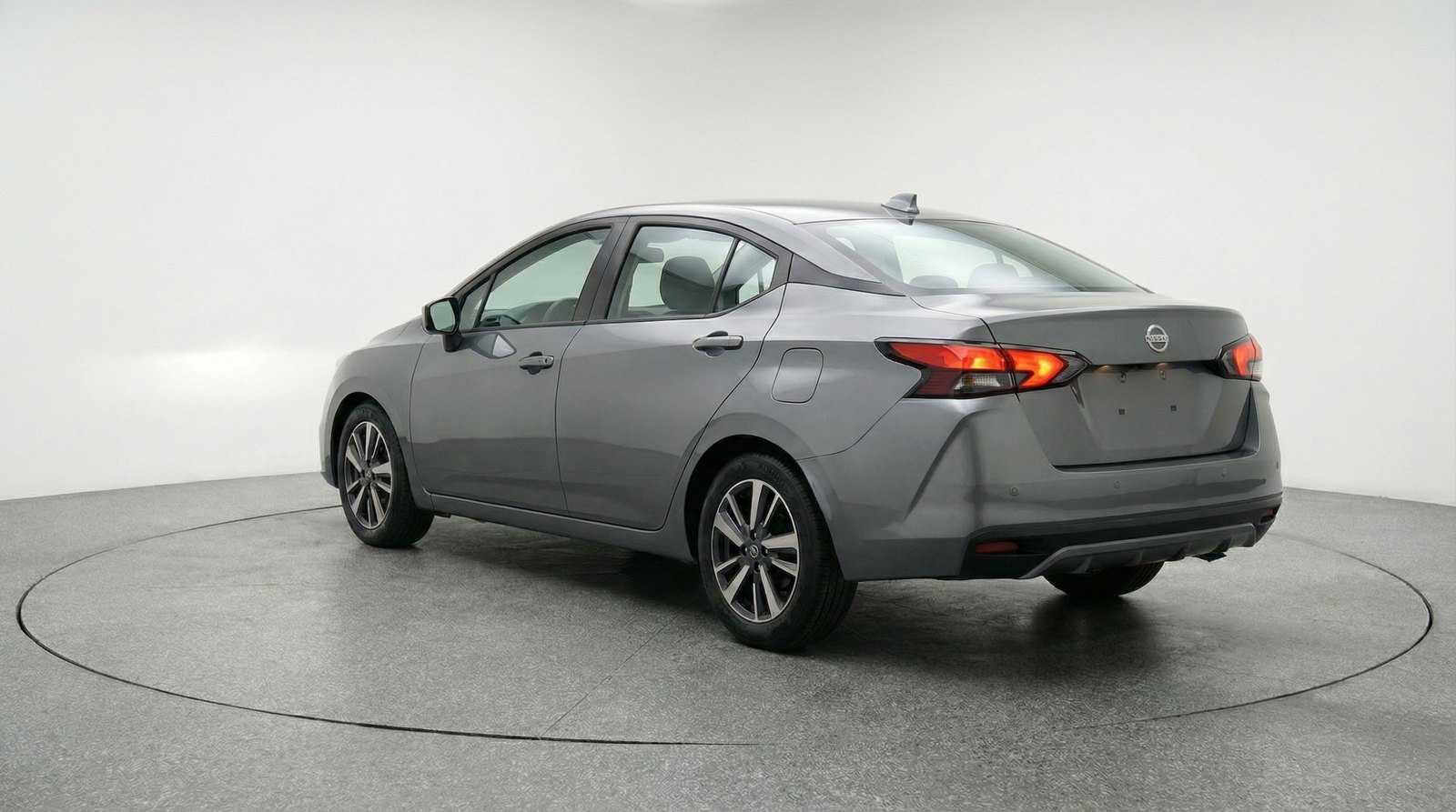 Used 2025 Nissan Versa SV image 5