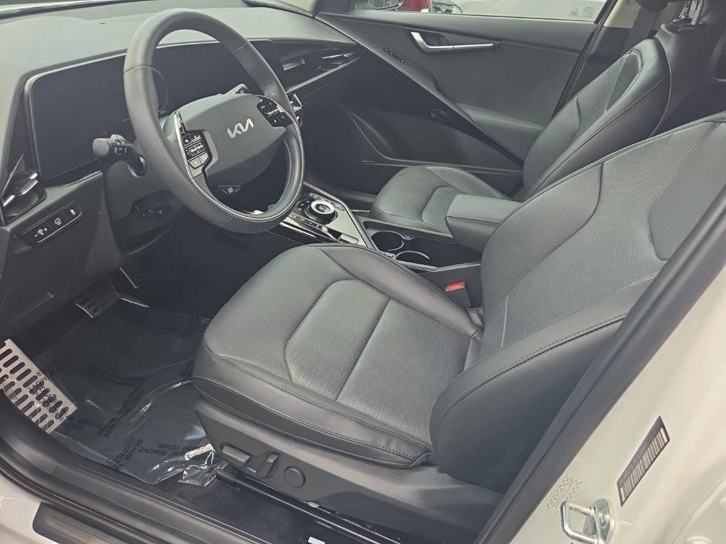 Used 2023 Kia Niro Wave w/ Wave Preserve Package FWD image 3