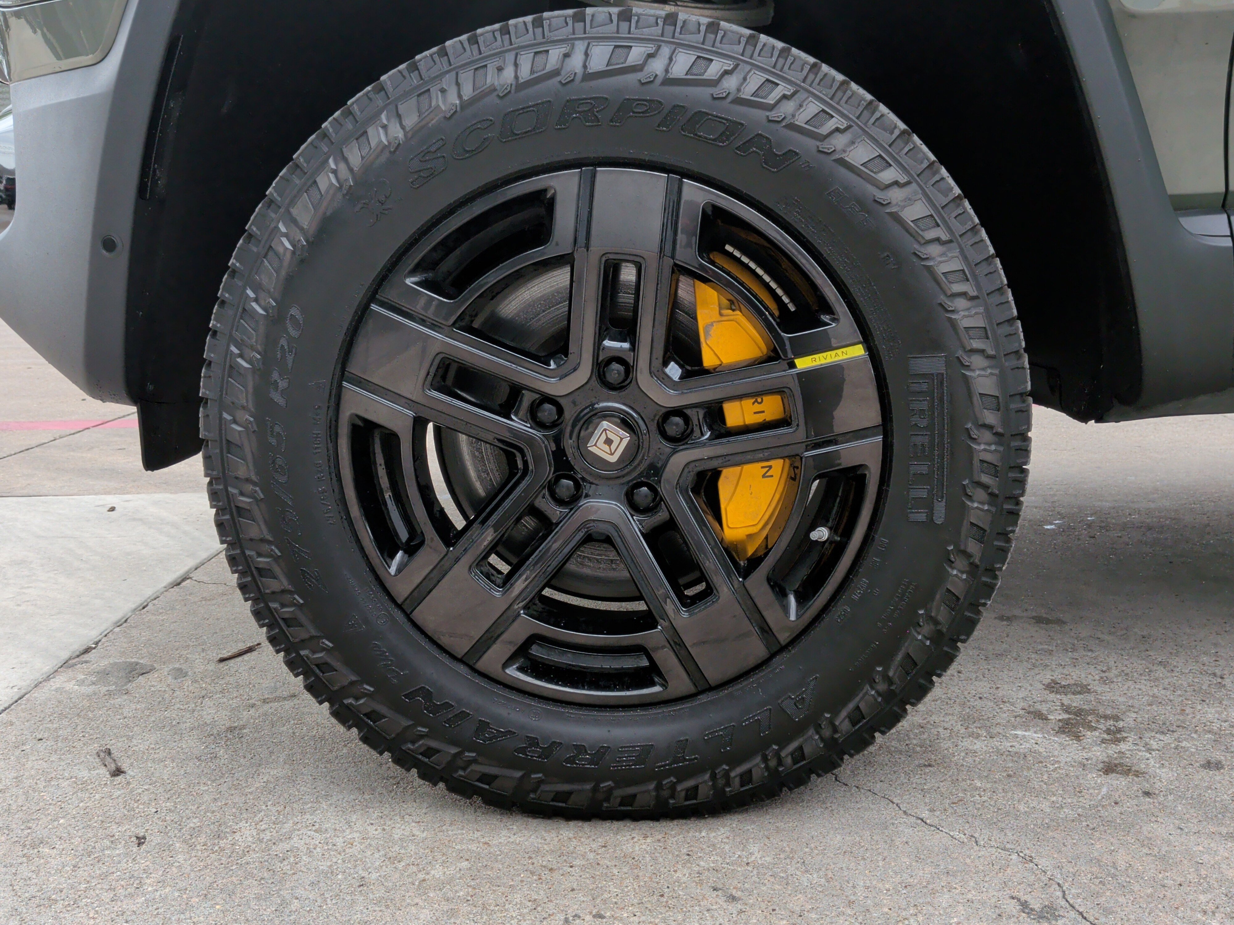 Used 2023 Rivian R1T Launch Edition image 13