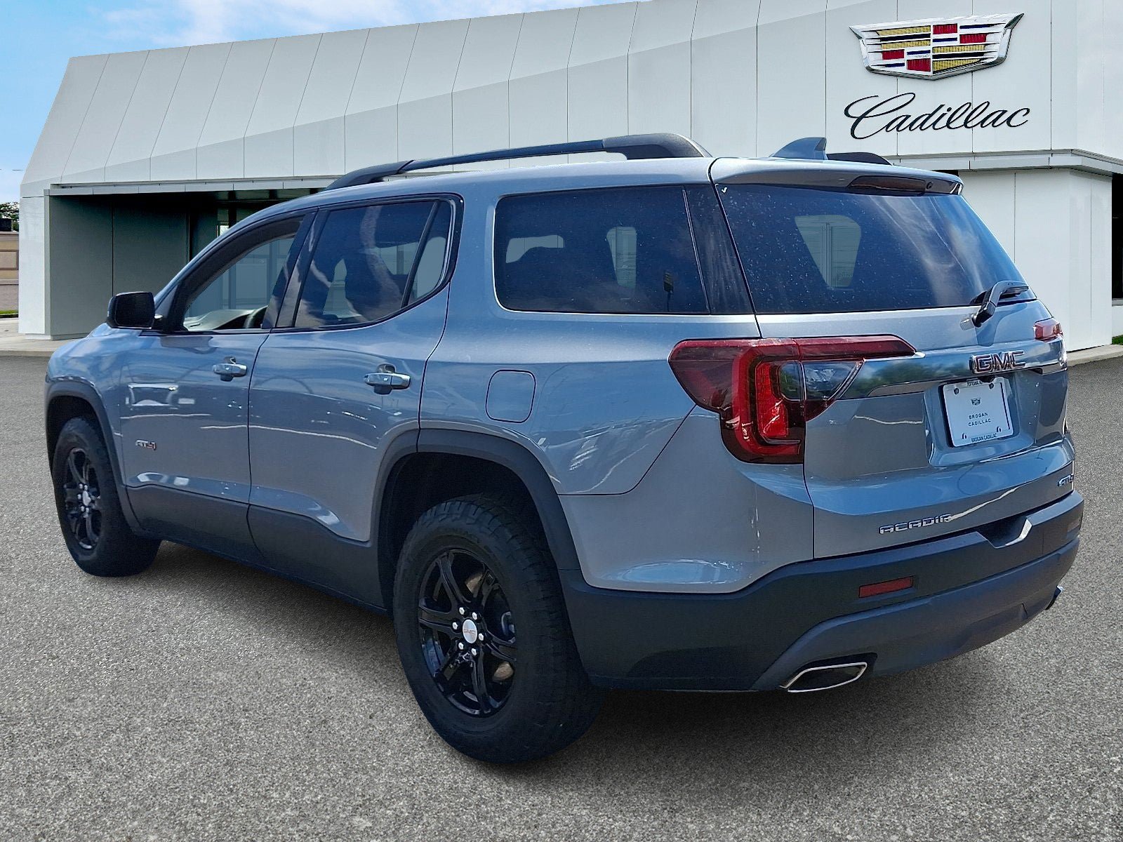 Used 2023 GMC Acadia AT4 w/ Technology Package AWD/4WD image 4