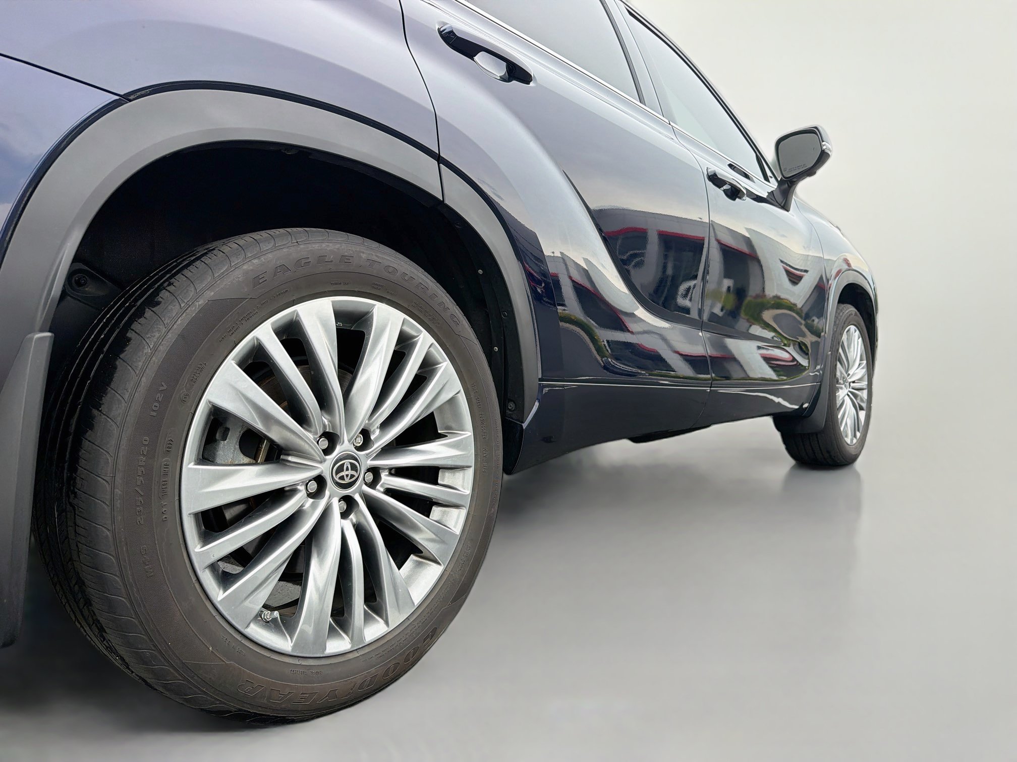 Used 2023 Toyota Highlander Platinum AWD/4WD image 16