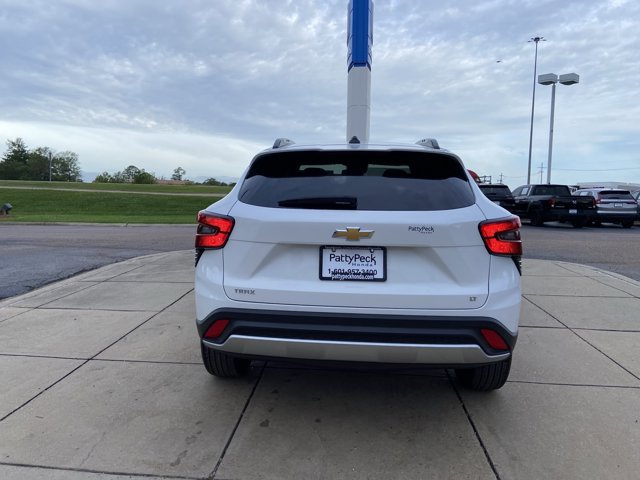 Used 2025 Chevrolet Trax LT w/ LT Convenience Package FWD image 10