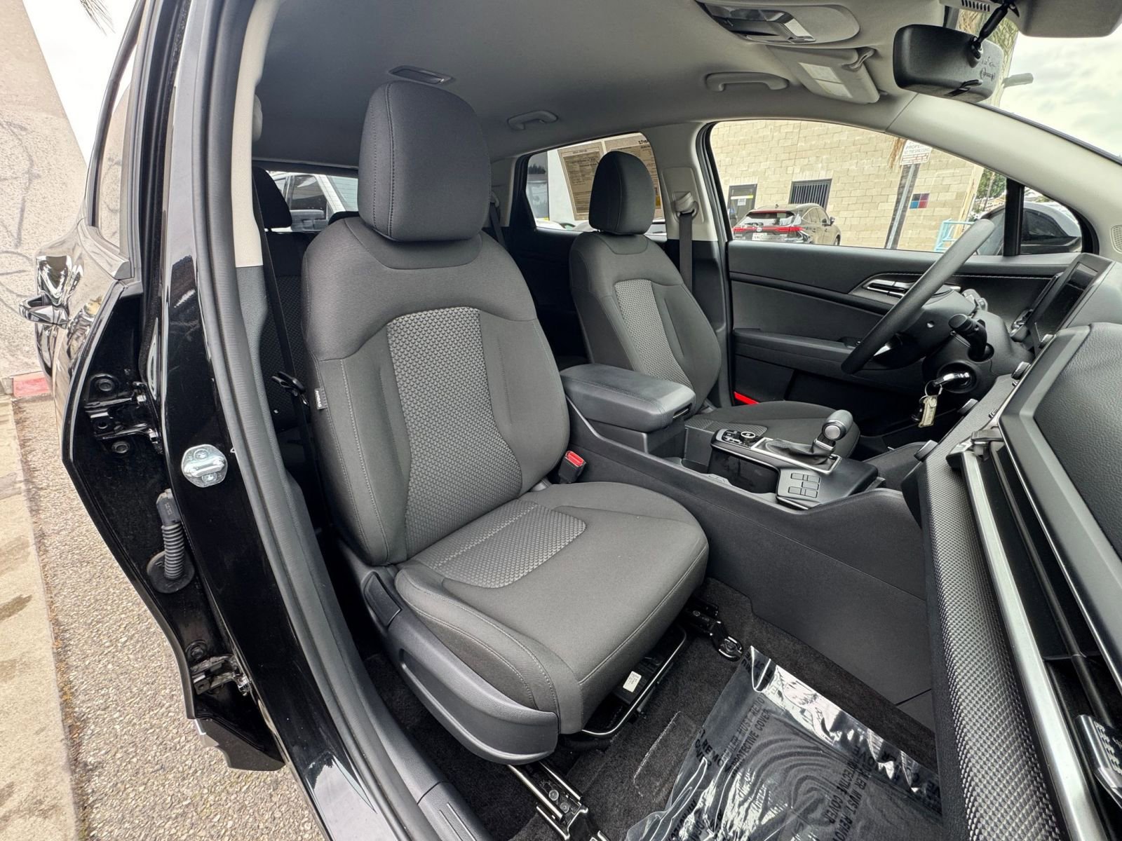 Used 2025 Kia Sportage LX FWD image 35