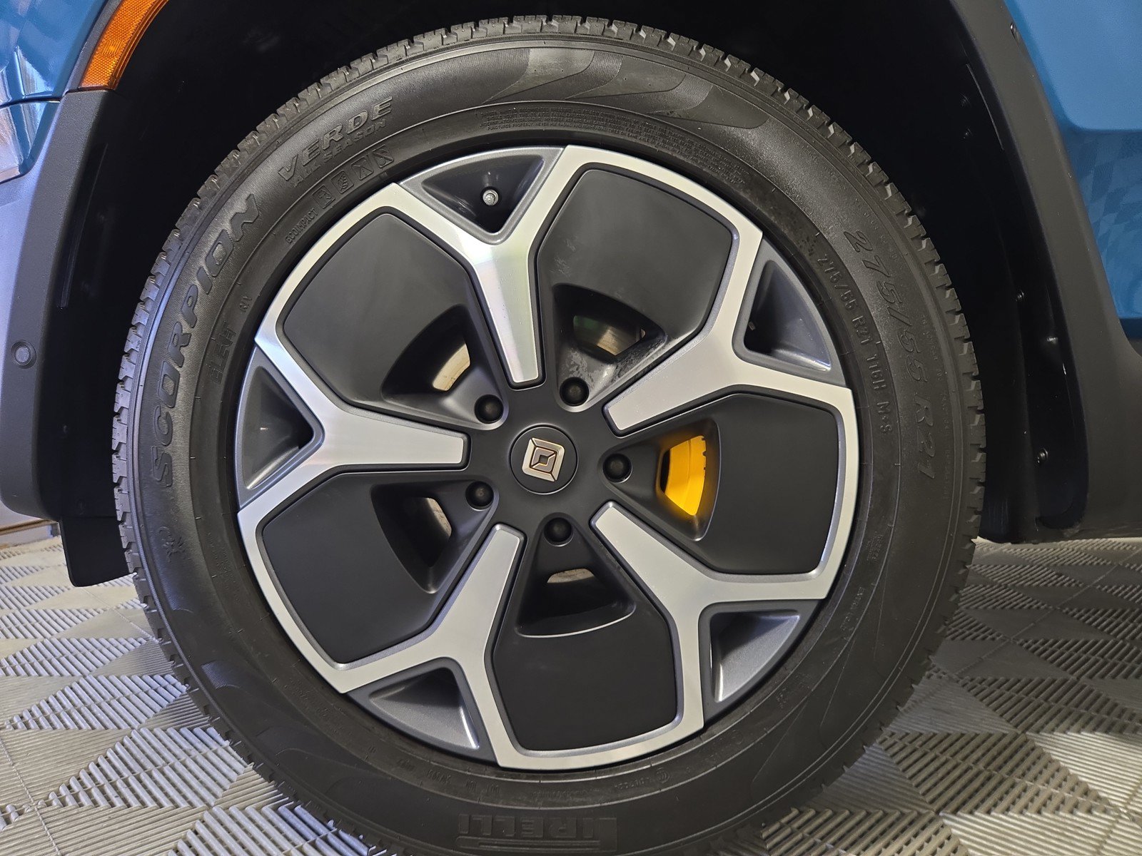 Used 2023 Rivian R1S Adventure AWD/4WD image 9