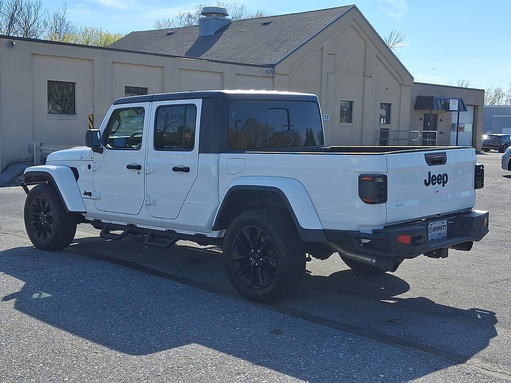 Used 2023 Jeep Gladiator Sport image 4