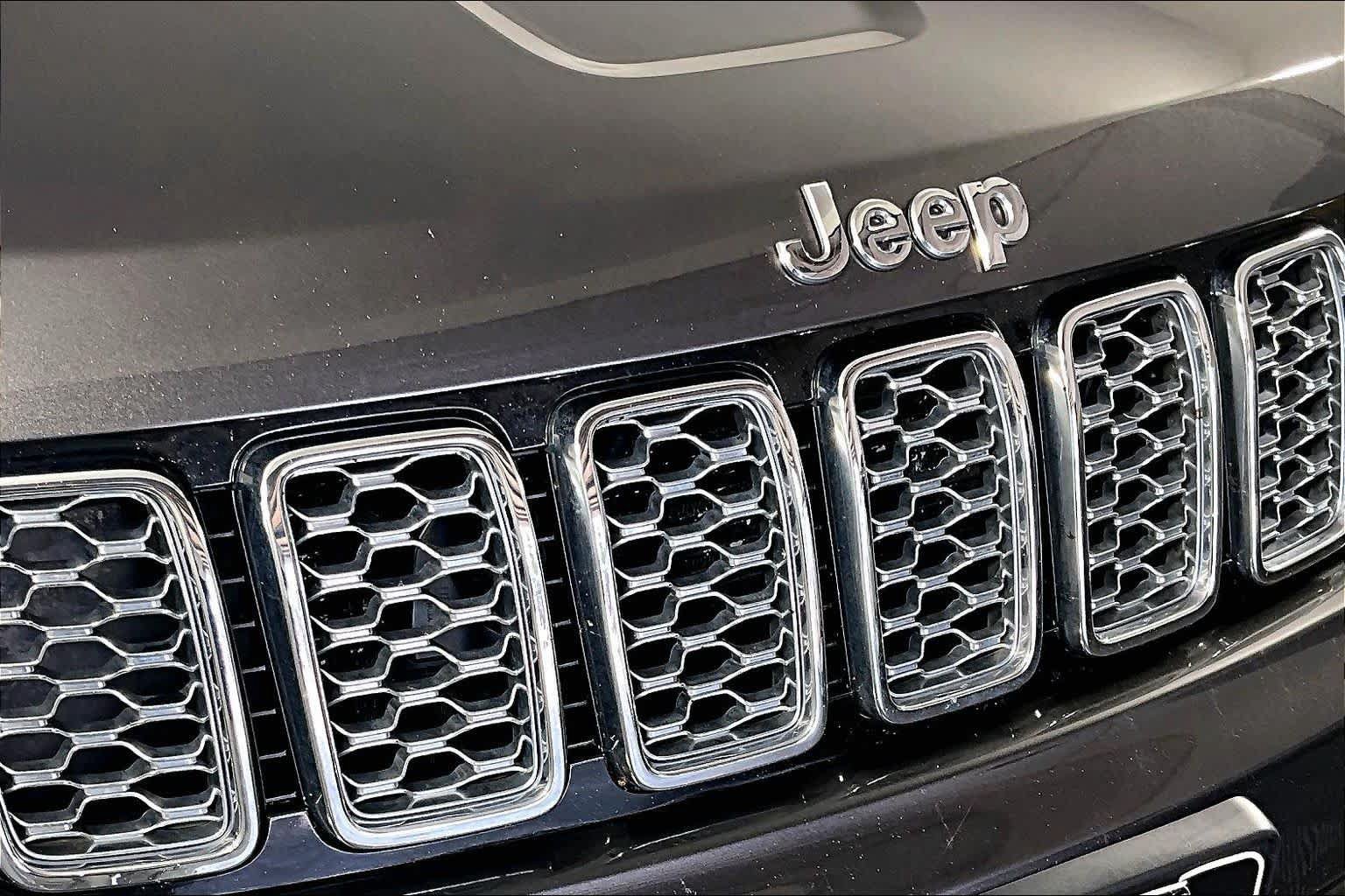 Used 2020 Jeep Grand Cherokee Overland AWD/4WD image 29