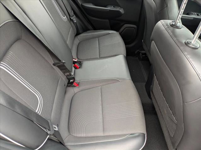 Used 2022 Hyundai Venue Limited image 19