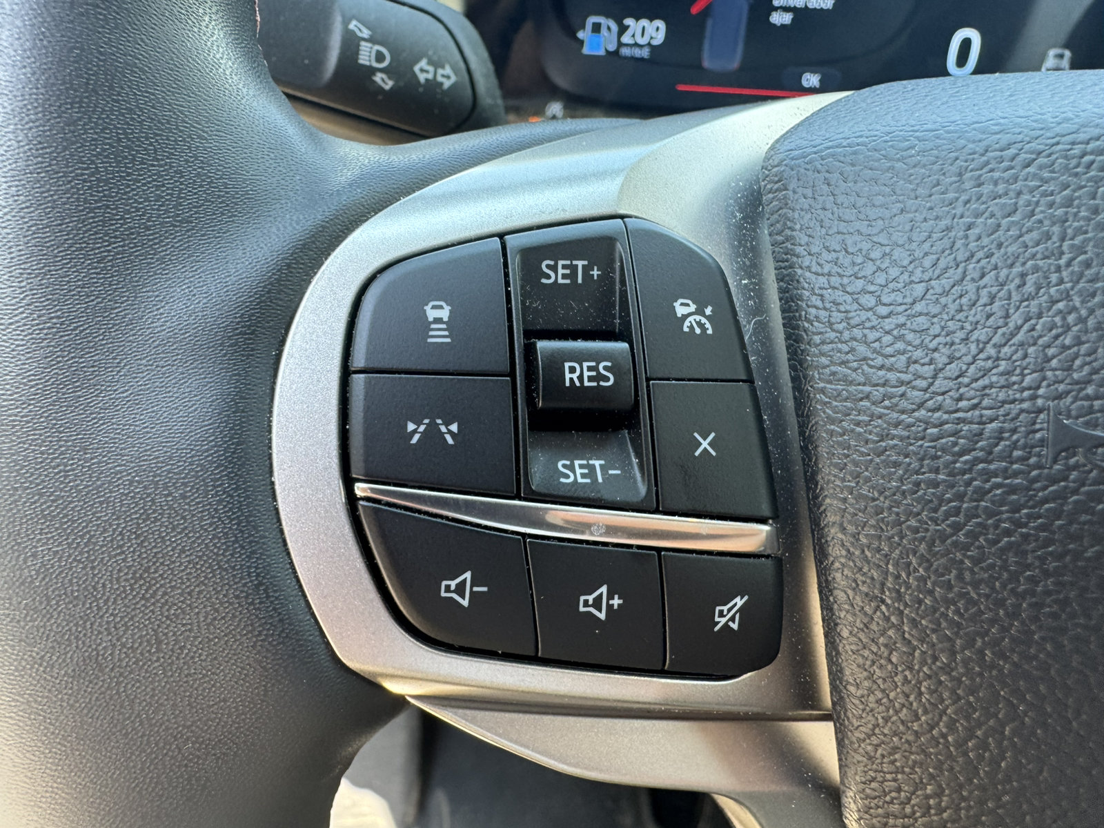 Used 2025 Ford Explorer Active w/ Active Comfort Package RWD image 35