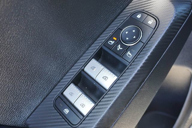 Used 2025 Mitsubishi Outlander SE image 13