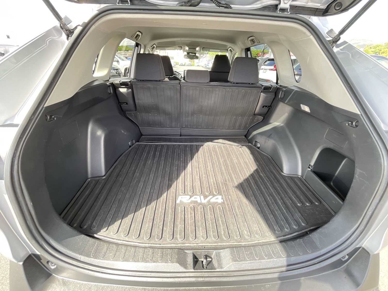 Used 2022 Toyota RAV4 LE FWD image 22