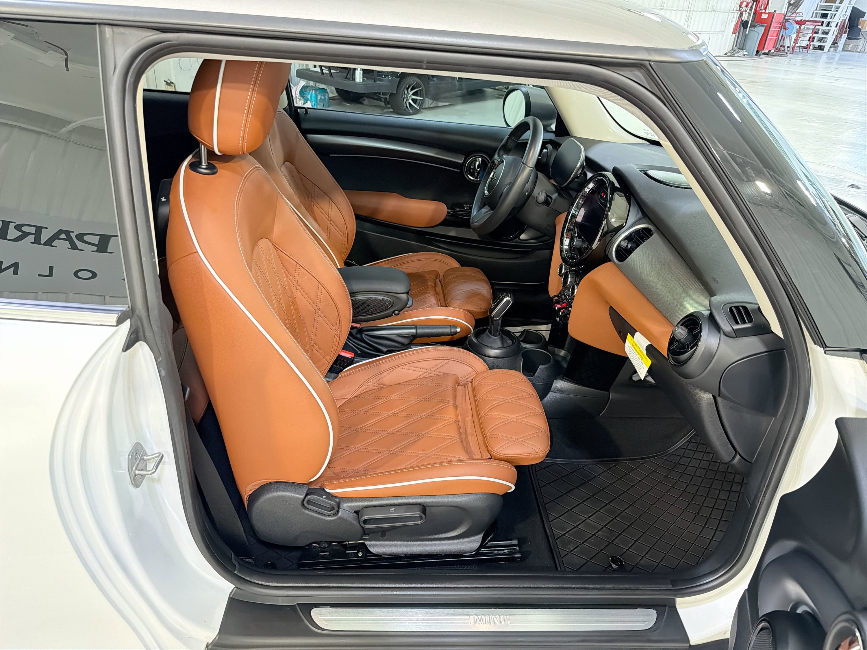 Used 2024 MINI Cooper 2-Door Hardtop w/ Signature Upholstery Package FWD image 29