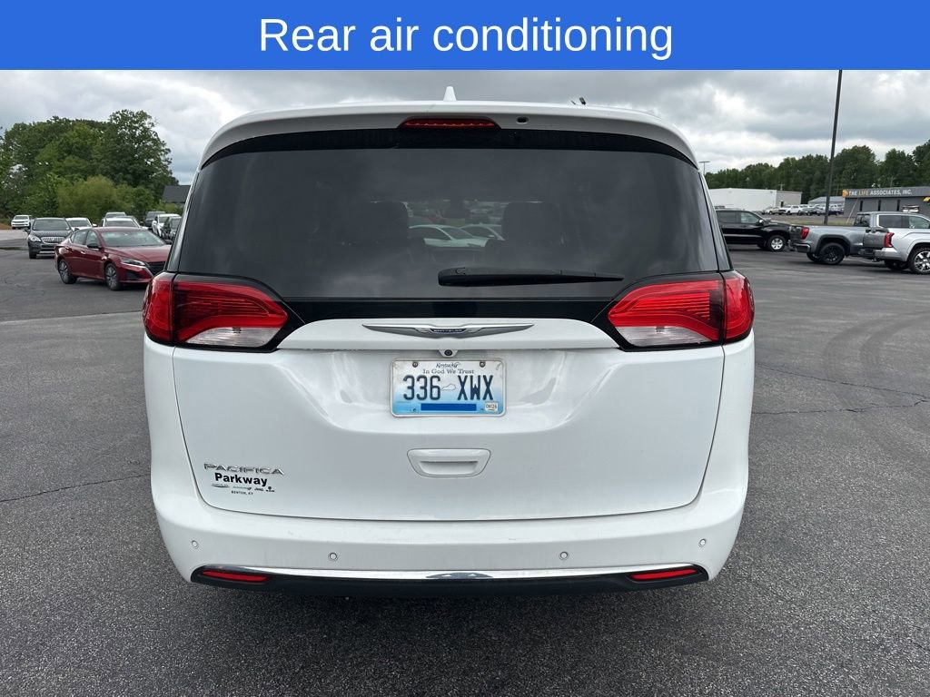 Used 2017 Chrysler Pacifica Touring-L w/ Tire & Wheel Group FWD image 5