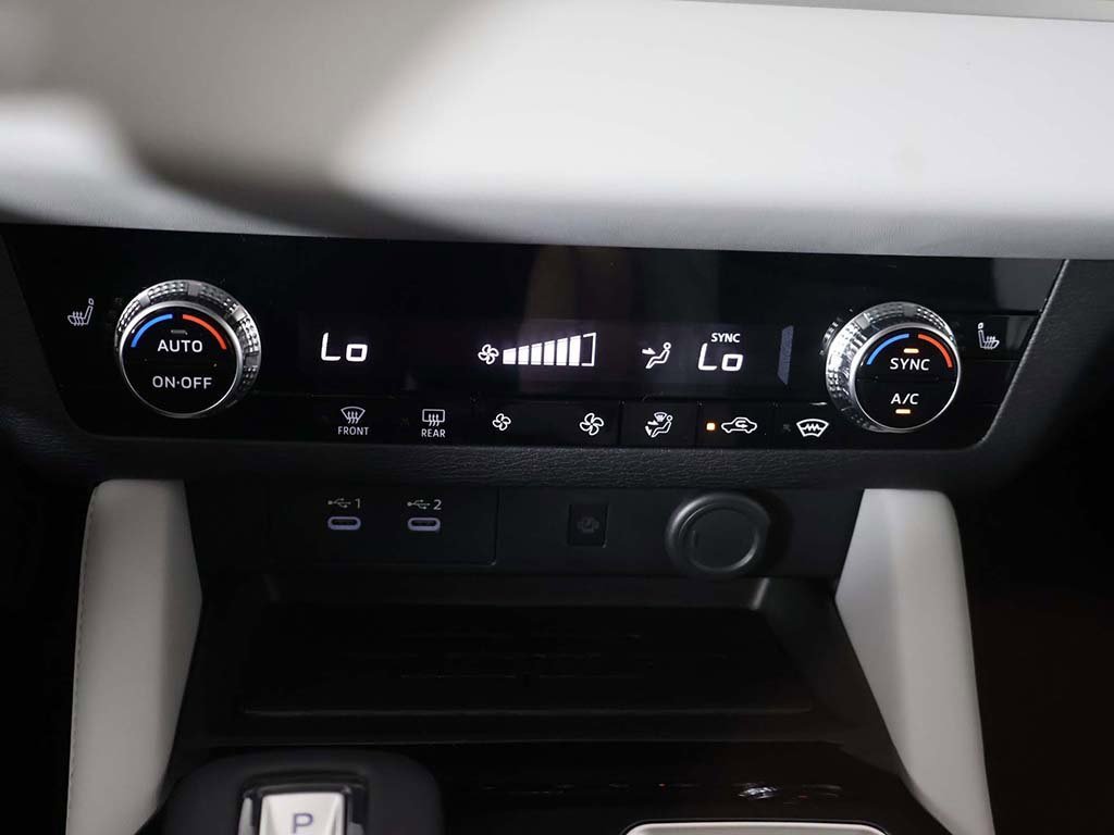 New 2025 Mitsubishi Outlander SE image 49