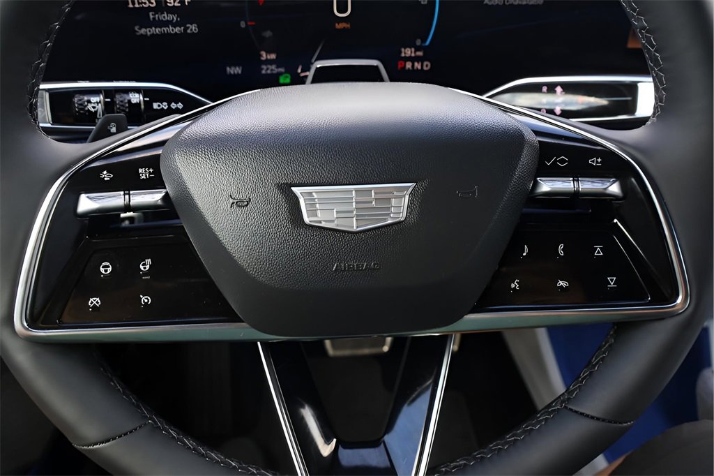 New 2025 Cadillac Optiq Luxury 2 image 21