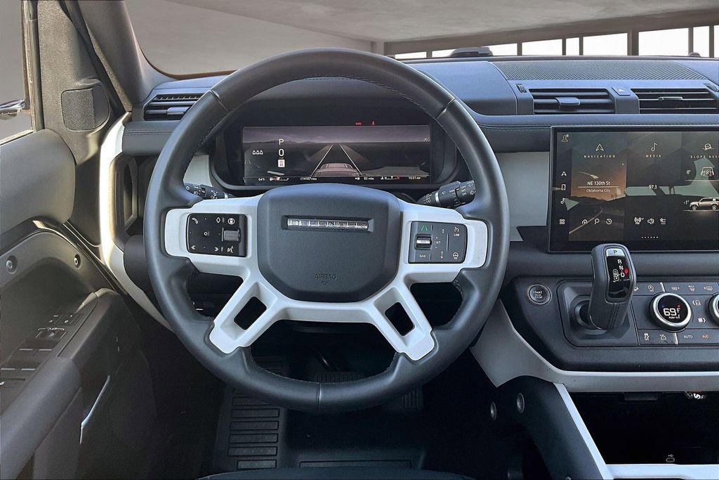 Used 2025 Land Rover Defender 110 S image 5