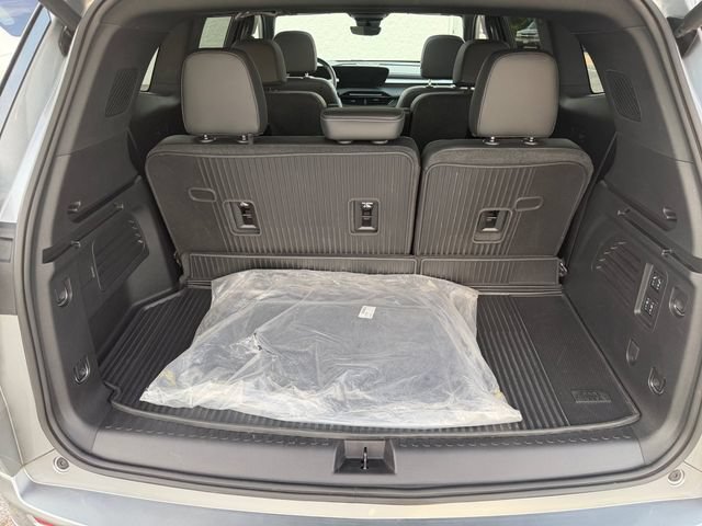 Used 2025 Buick Enclave Avenir w/ Super Cruise Package AWD/4WD image 17