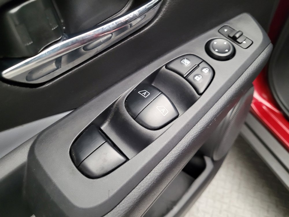Used 2024 Nissan Kicks SR w/ SR Premium Package FWD image 27