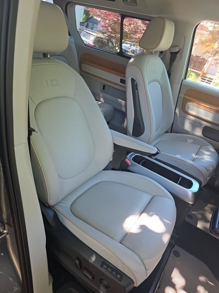 Certified 2025 Volkswagen ID. Buzz 1st Edition RWD image 6