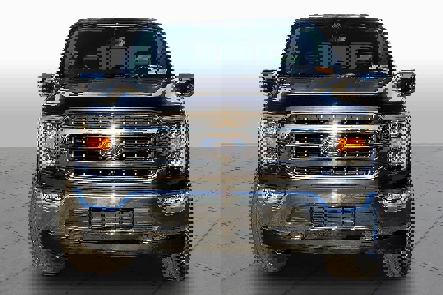 Used 2021 Ford F150 Lariat w/ Max Trailer Tow Package image 4