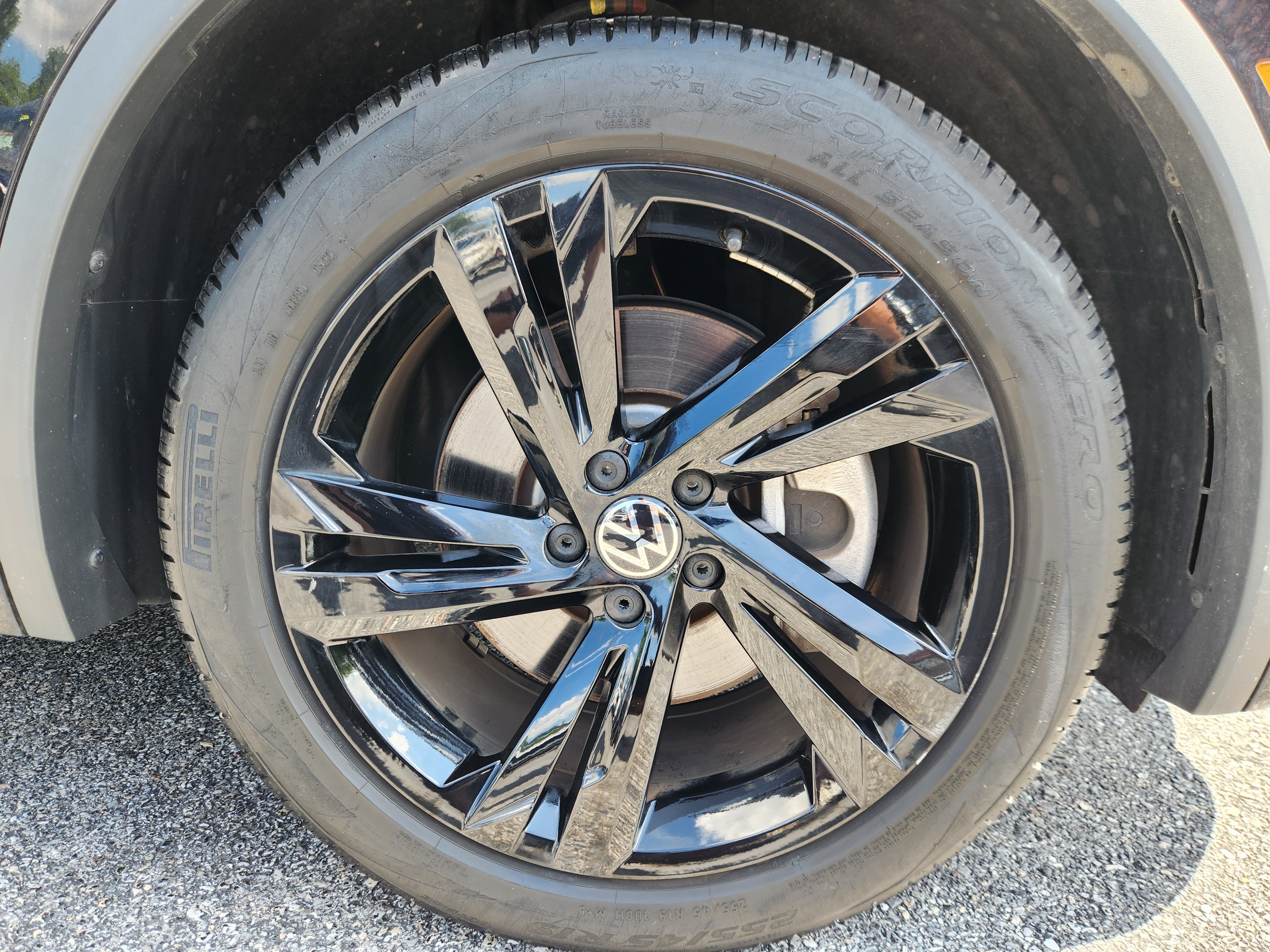 Certified 2023 Volkswagen Tiguan SE R-Line AWD/4WD image 20