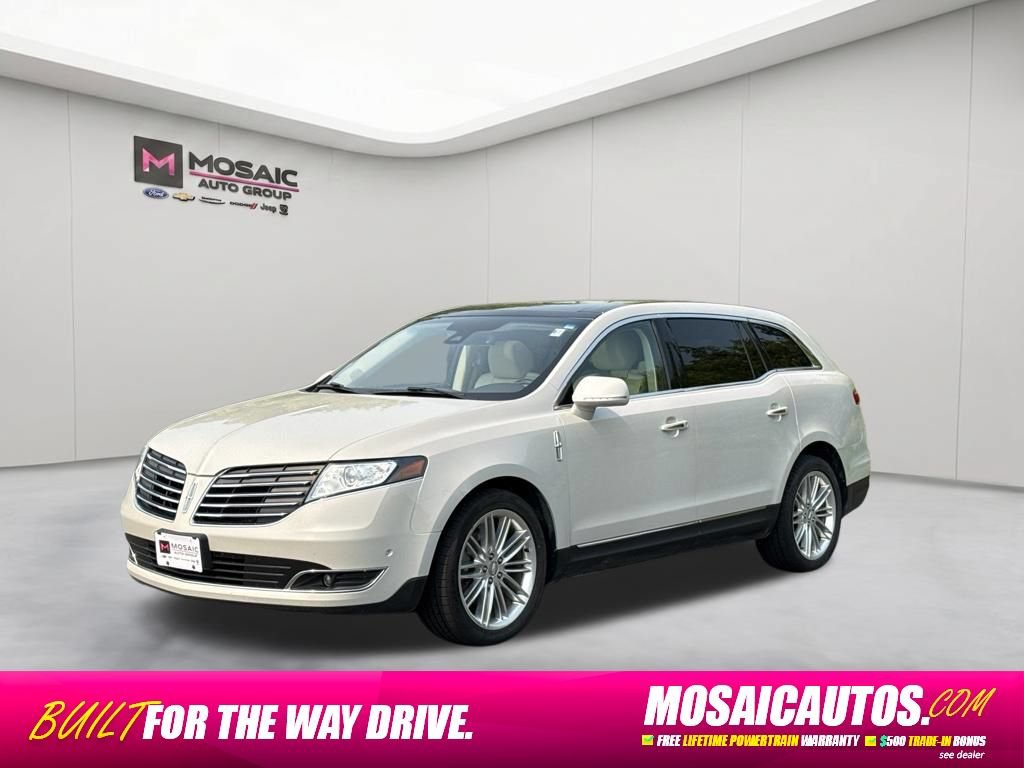 Used 2019 Lincoln MKT AWD image 3