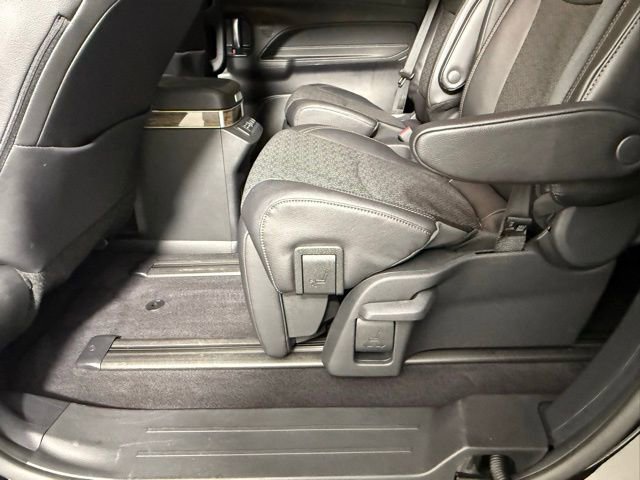 Used 2025 Toyota Sienna Platinum image 37