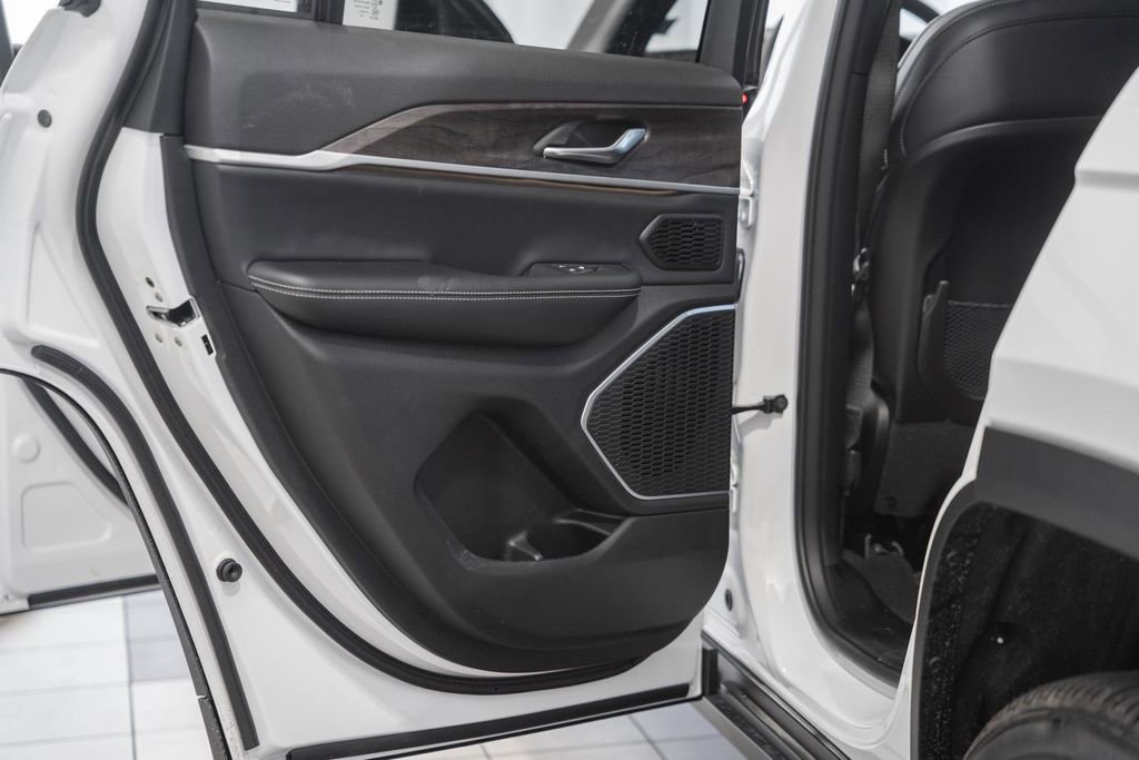 New 2026 Jeep Grand Cherokee Limited AWD/4WD image 37