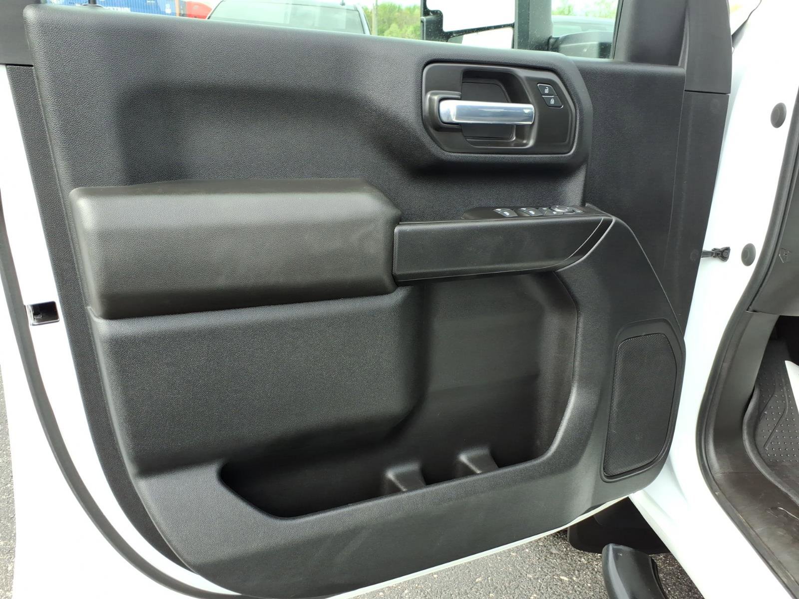 Used 2021 Chevrolet Silverado 2500 Custom w/ Custom Value Package image 10