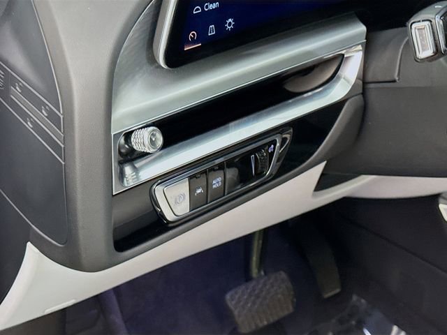 Used 2025 Cadillac Lyriq Sport image 12