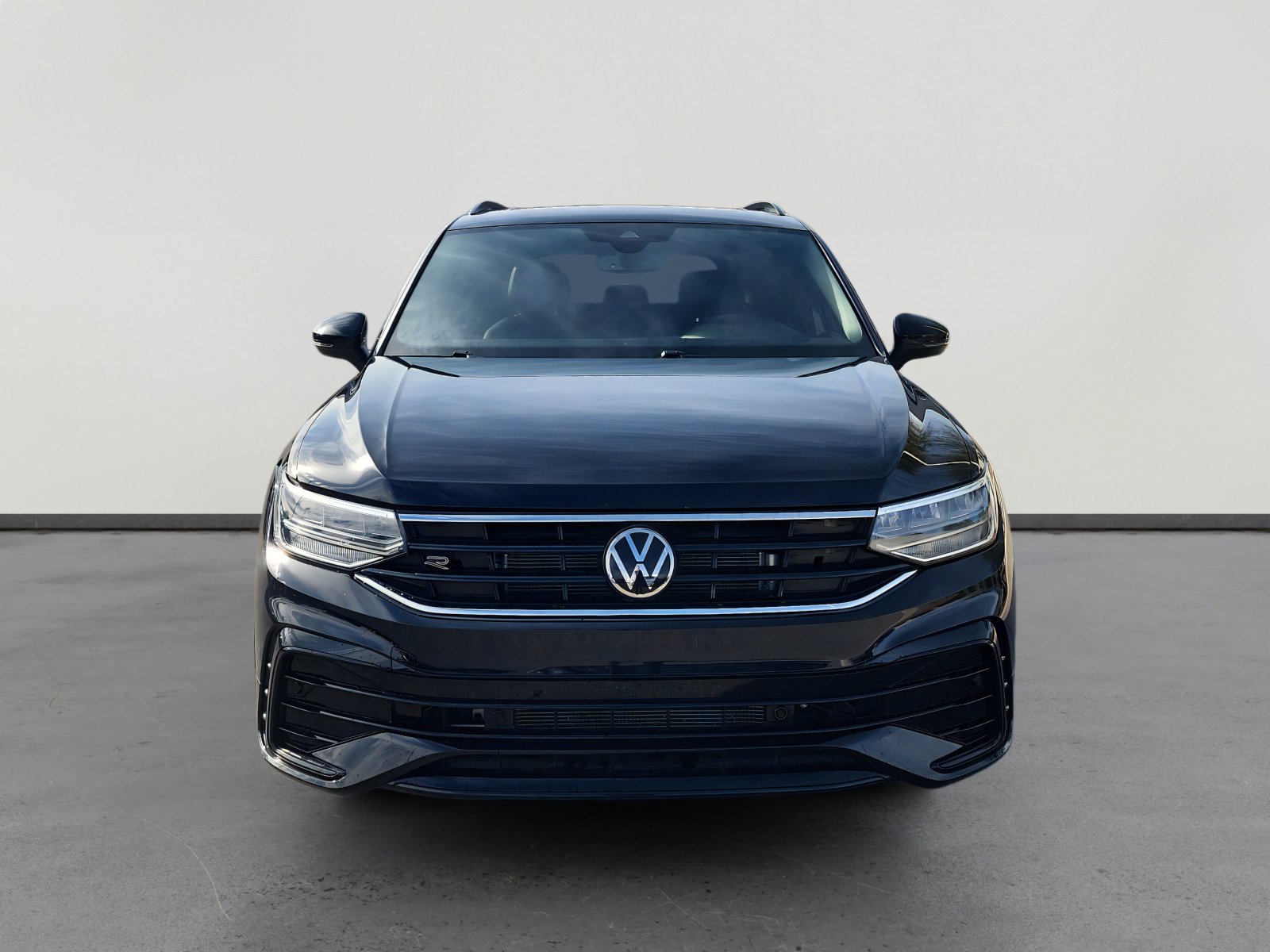 Certified 2023 Volkswagen Tiguan SE R-Line image 8
