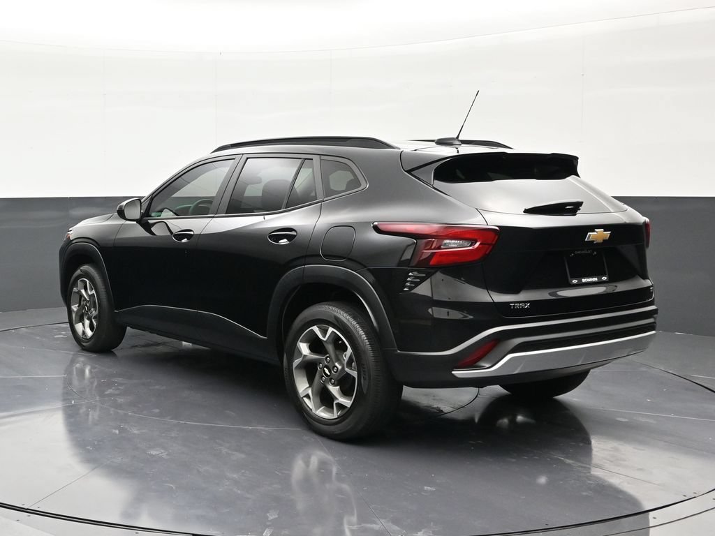 Used 2024 Chevrolet Trax LT FWD image 3