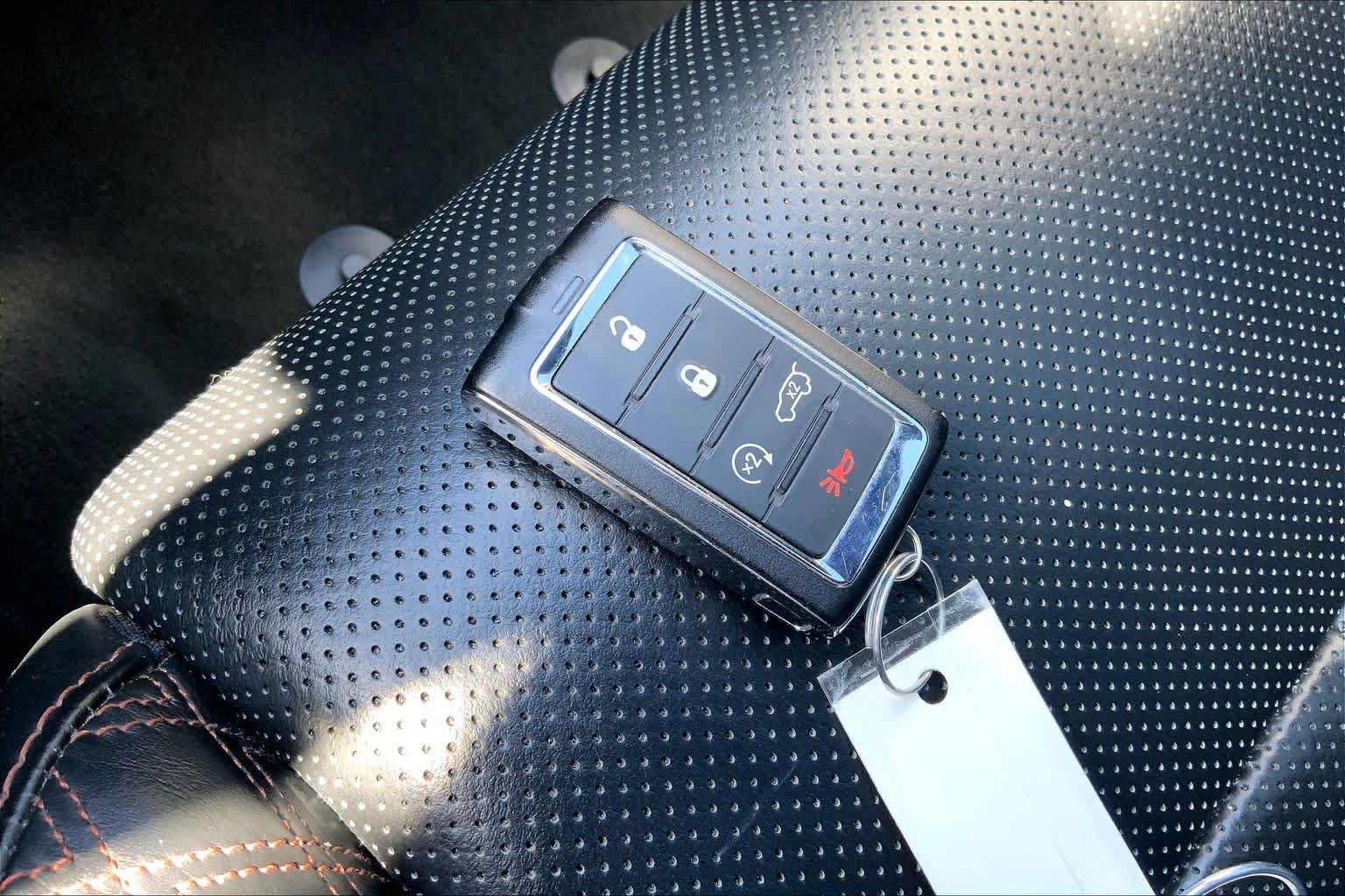 Used 2021 Jeep Grand Cherokee L Summit w/ Luxury Tech Group V AWD/4WD image 14