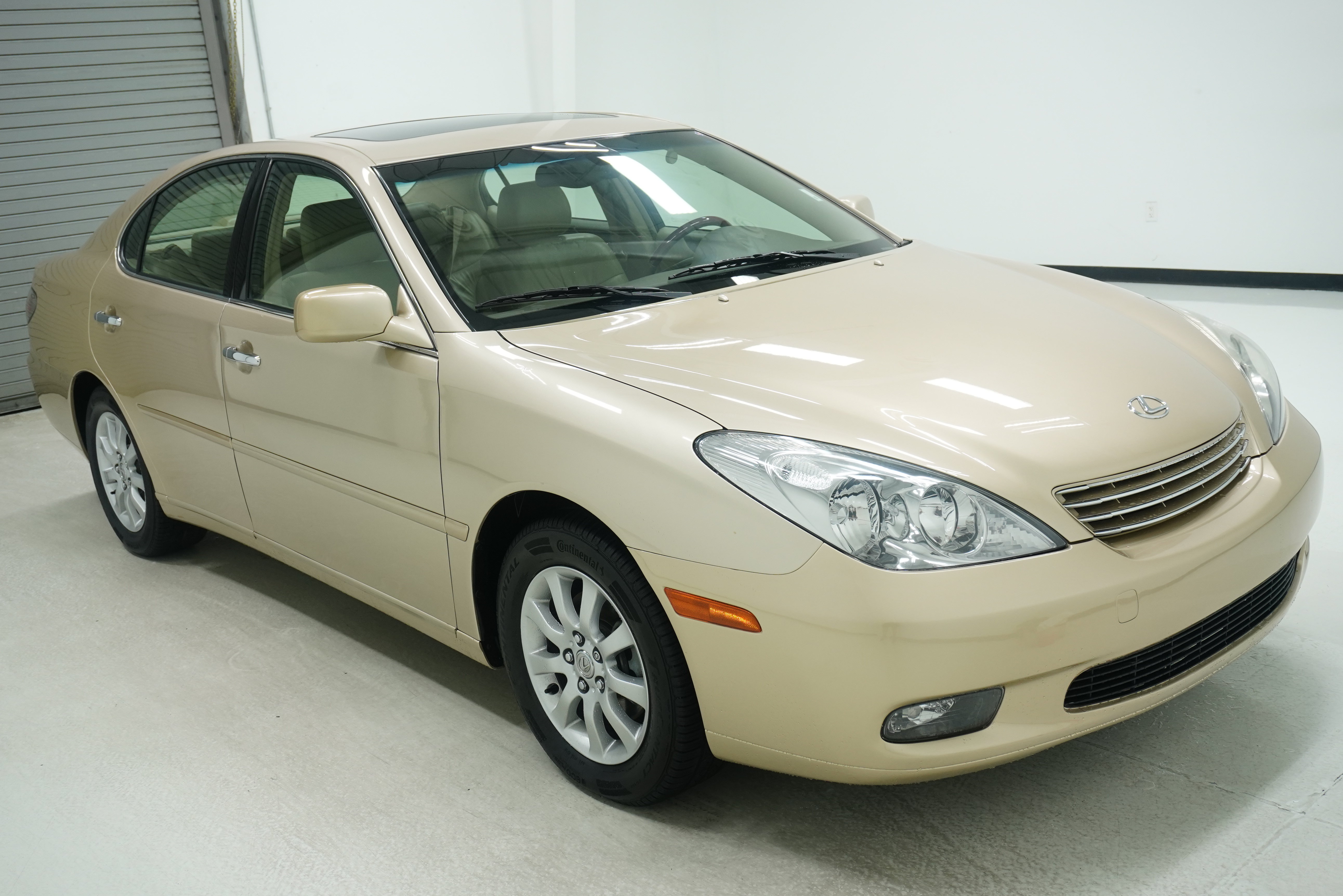 Used 2004 Lexus ES 330 w/ Premium Pkg FWD image 3