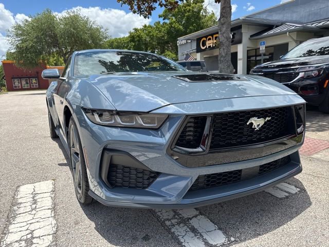 Used 2025 Ford Mustang GT RWD image 2