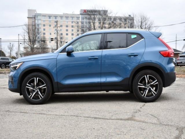 Certified 2025 Volvo XC40 B5 Core AWD/4WD image 4