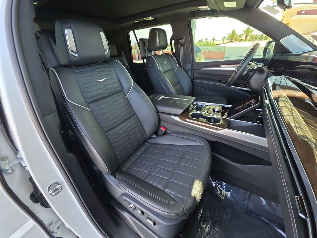 Used 2025 Cadillac Escalade Sport Platinum w/ LPO, ONYX Package AWD/4WD image 29