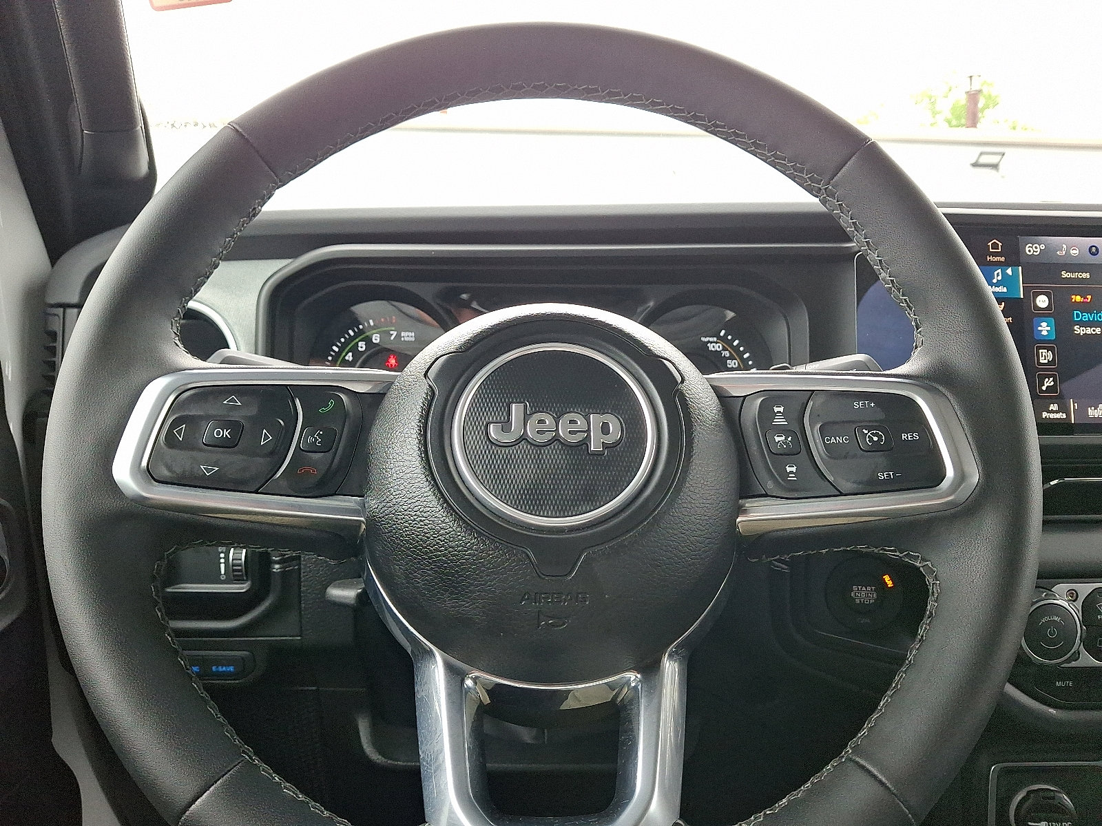 Certified 2025 Jeep Wrangler Unlimited Sahara w/ Safety Group AWD/4WD image 21