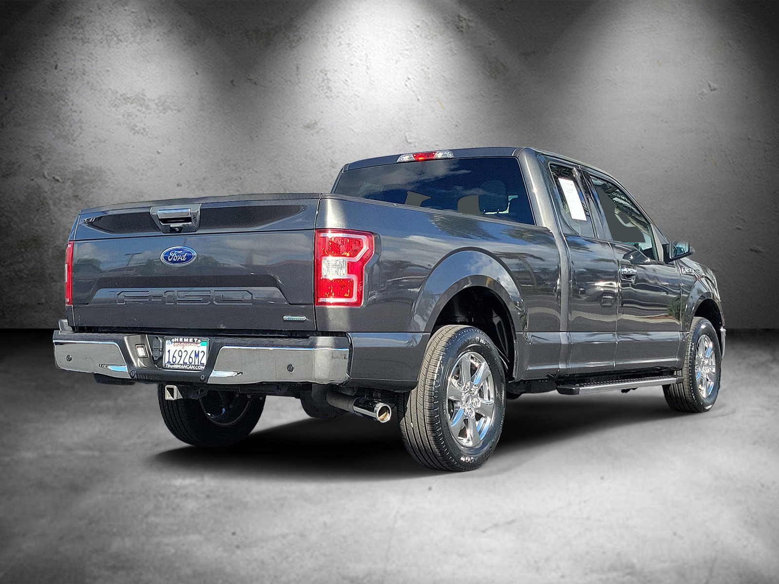 Used 2018 Ford F150 XLT w/ Equipment Group 302A Luxury RWD image 3