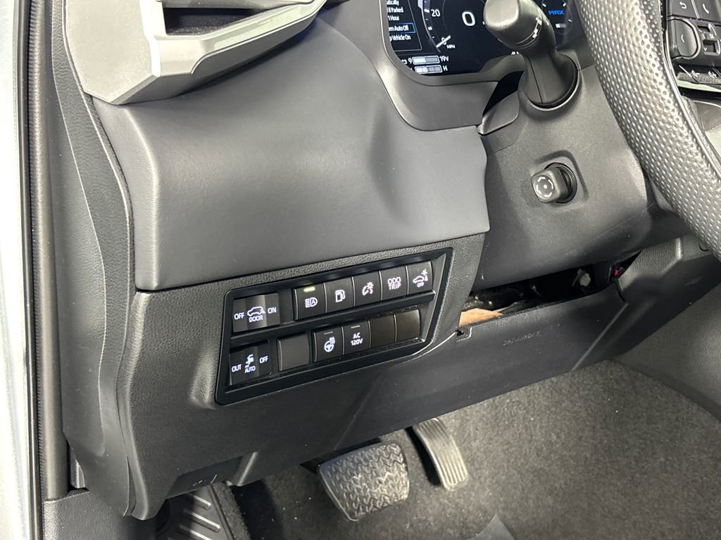 Used 2023 Toyota Sequoia Platinum image 11