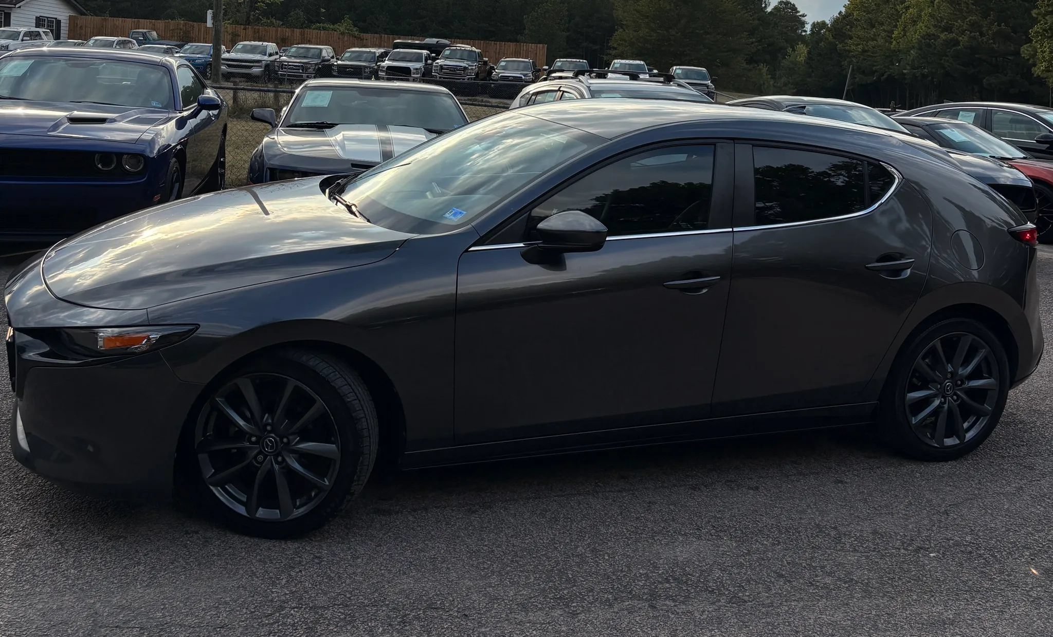 Used 2019 MAZDA MAZDA3 Hatchback w/ Preferred Package FWD image 3