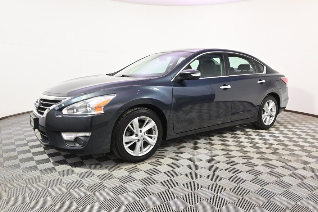 Used 2014 Nissan Altima 2.5 SL w/ Moonroof Package image 2