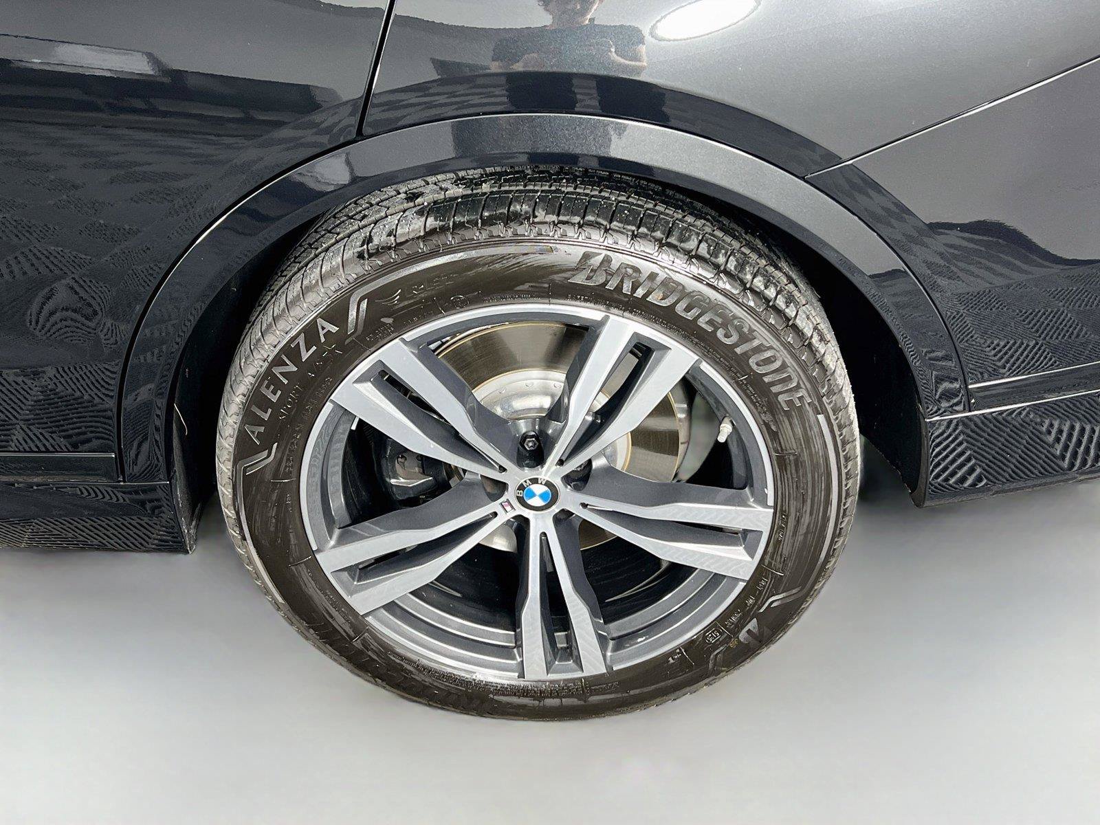 Used 2027 BMW X7 xDrive40i w/ M Sport Package AWD/4WD image 32