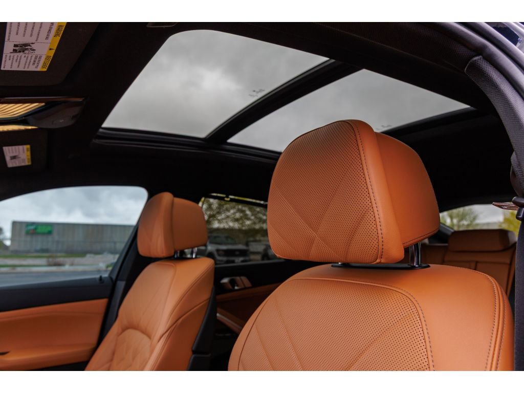 Used 2023 BMW X6 M50i w/ Parking Assistance Package image 19