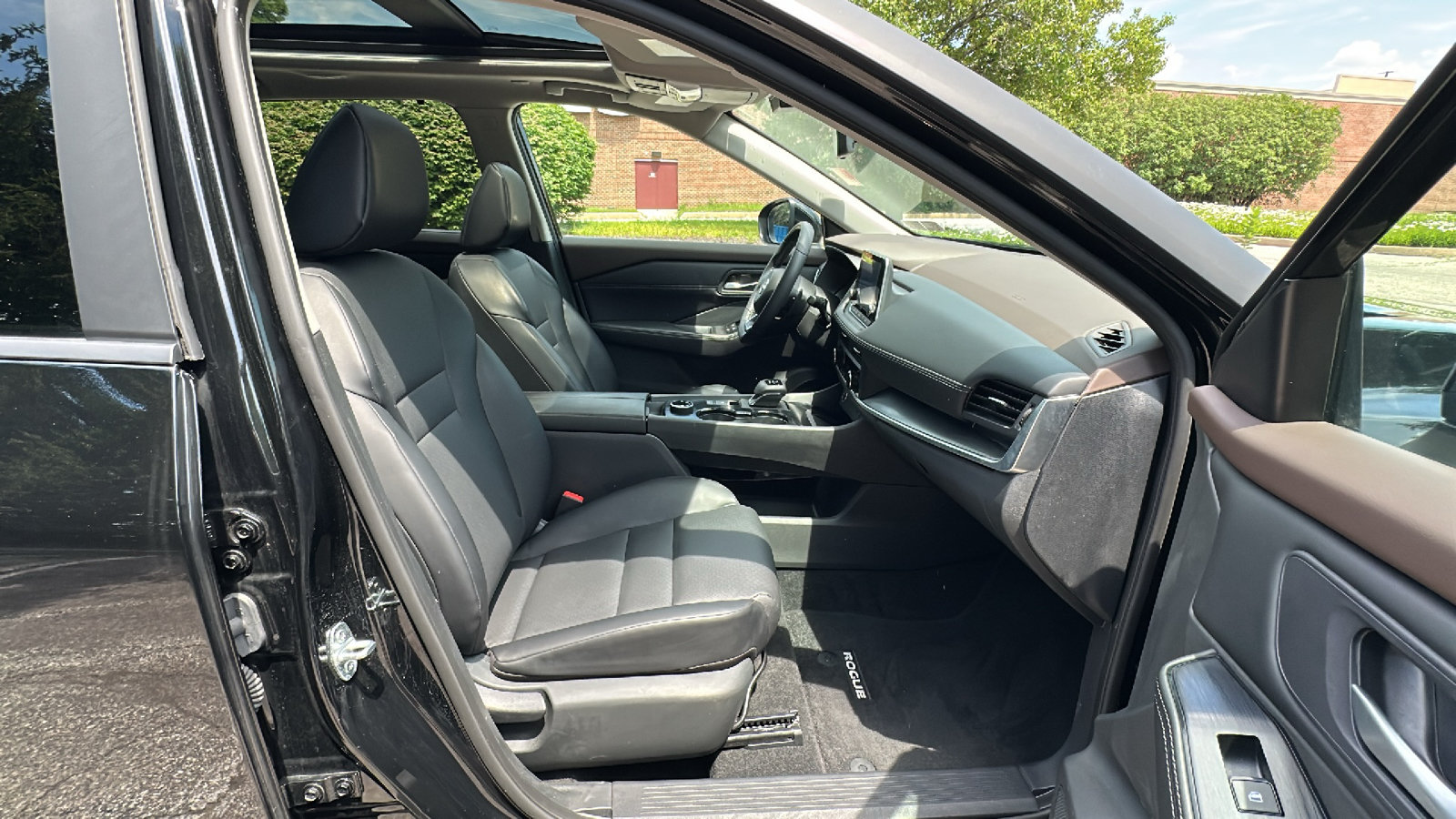Certified 2023 Nissan Rogue SV w/ SV Premium B Package AWD/4WD image 23