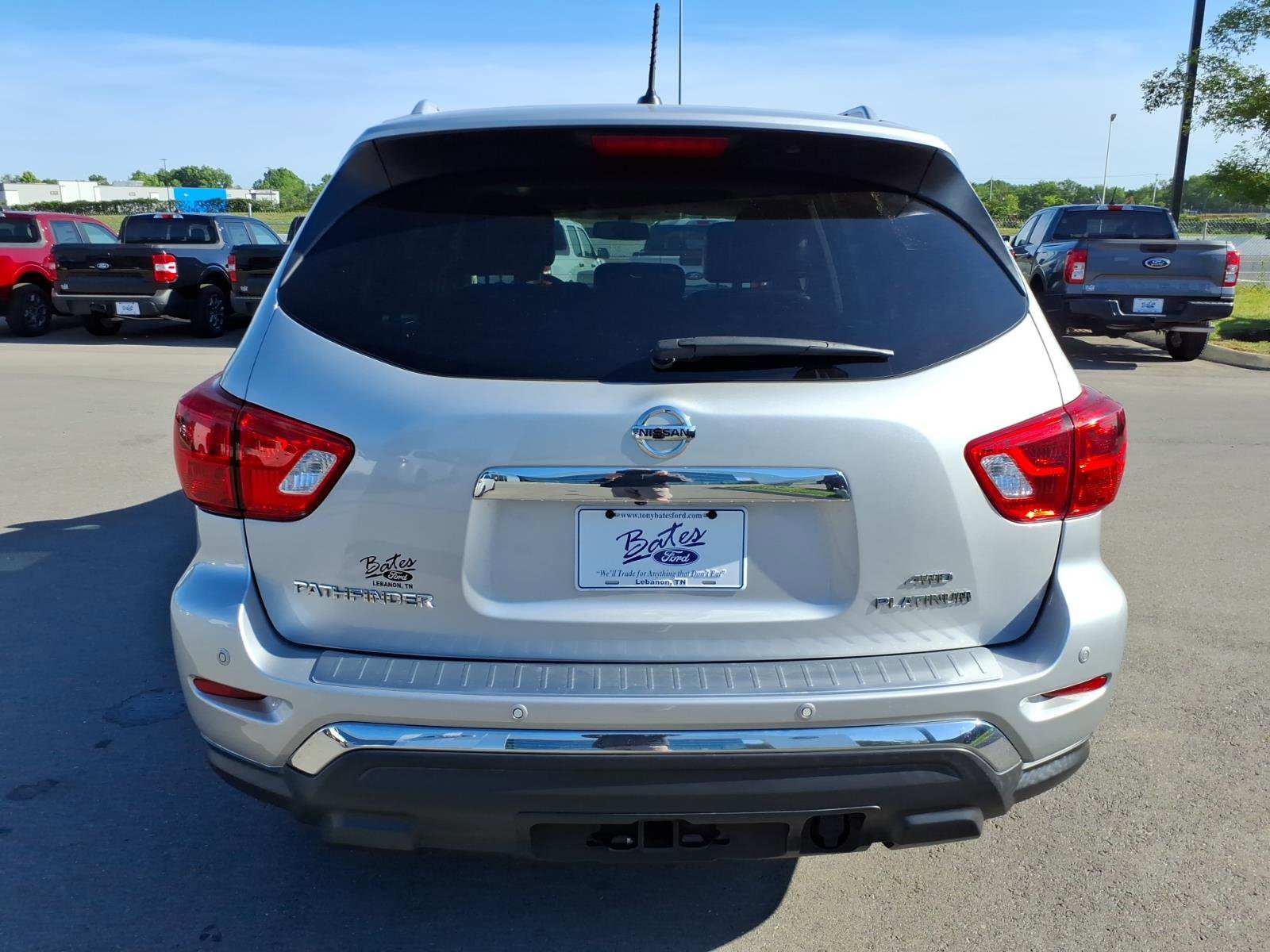 Used 2017 Nissan Pathfinder Platinum w/ Family Entertainment Package AWD/4WD image 4