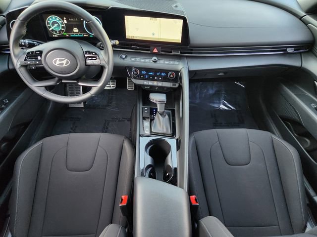 Certified 2025 Hyundai Elantra SEL image 20