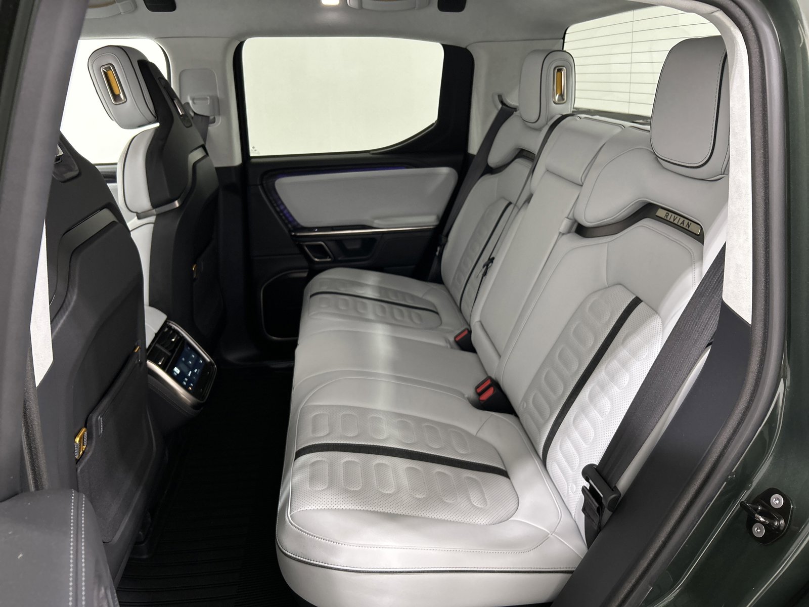 Used 2022 Rivian R1T Adventure image 21